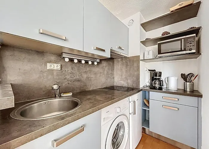 3670-appartement à 400m Des Plages *